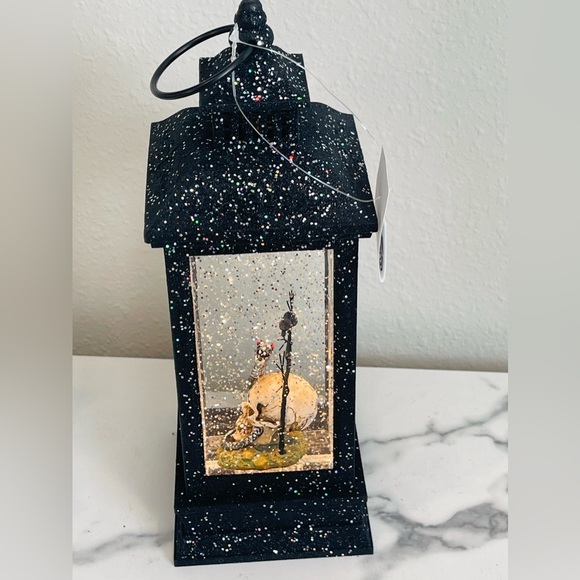 NWT Halloween lantern snow globe, lights up swirls snow, snake in skull, spooky! - Picture 5 of 8